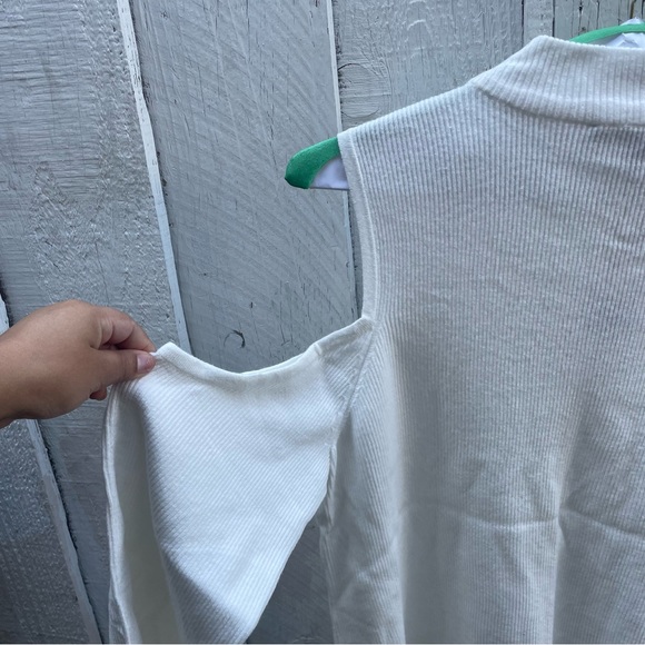 NWT Cyrus knit women’s shirt/sweater Bone white color size L off the shoulder - Picture 5 of 11